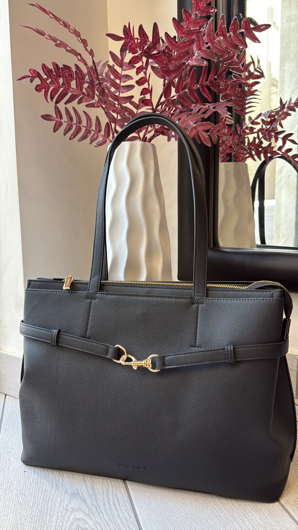 Borsa Vivienne D. Busy G.