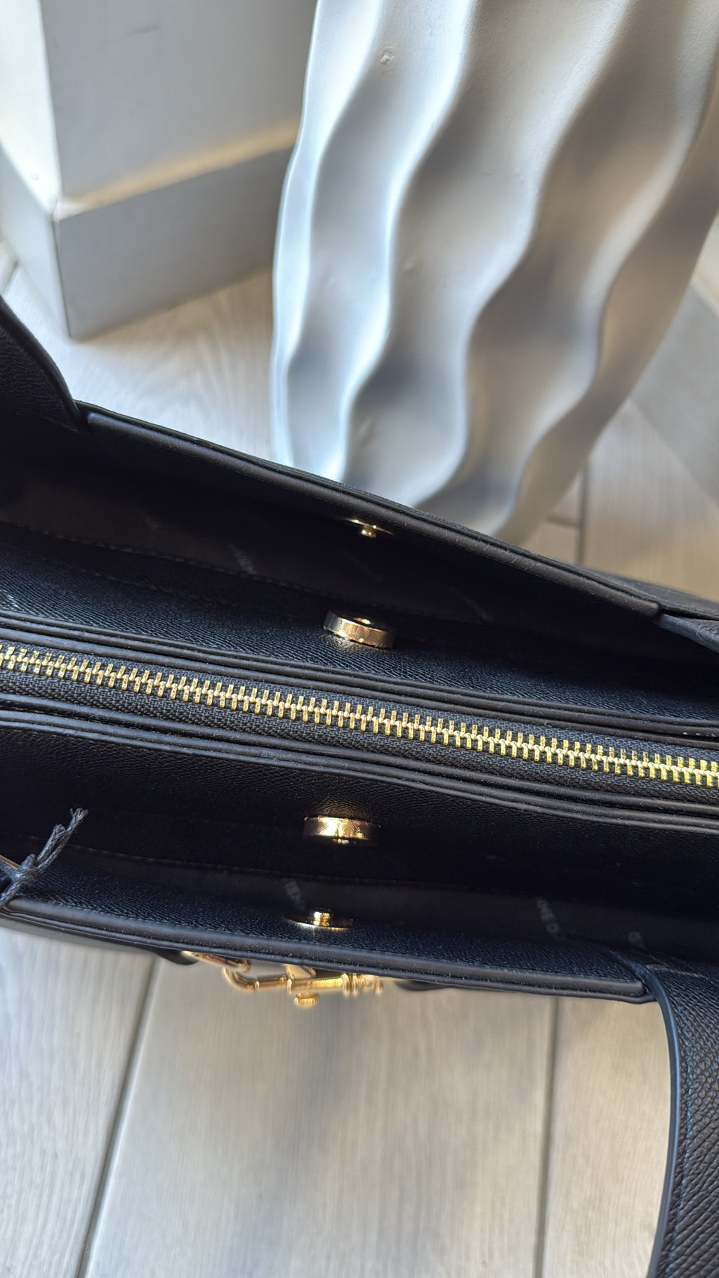 Borsa Vivienne D. Busy G.