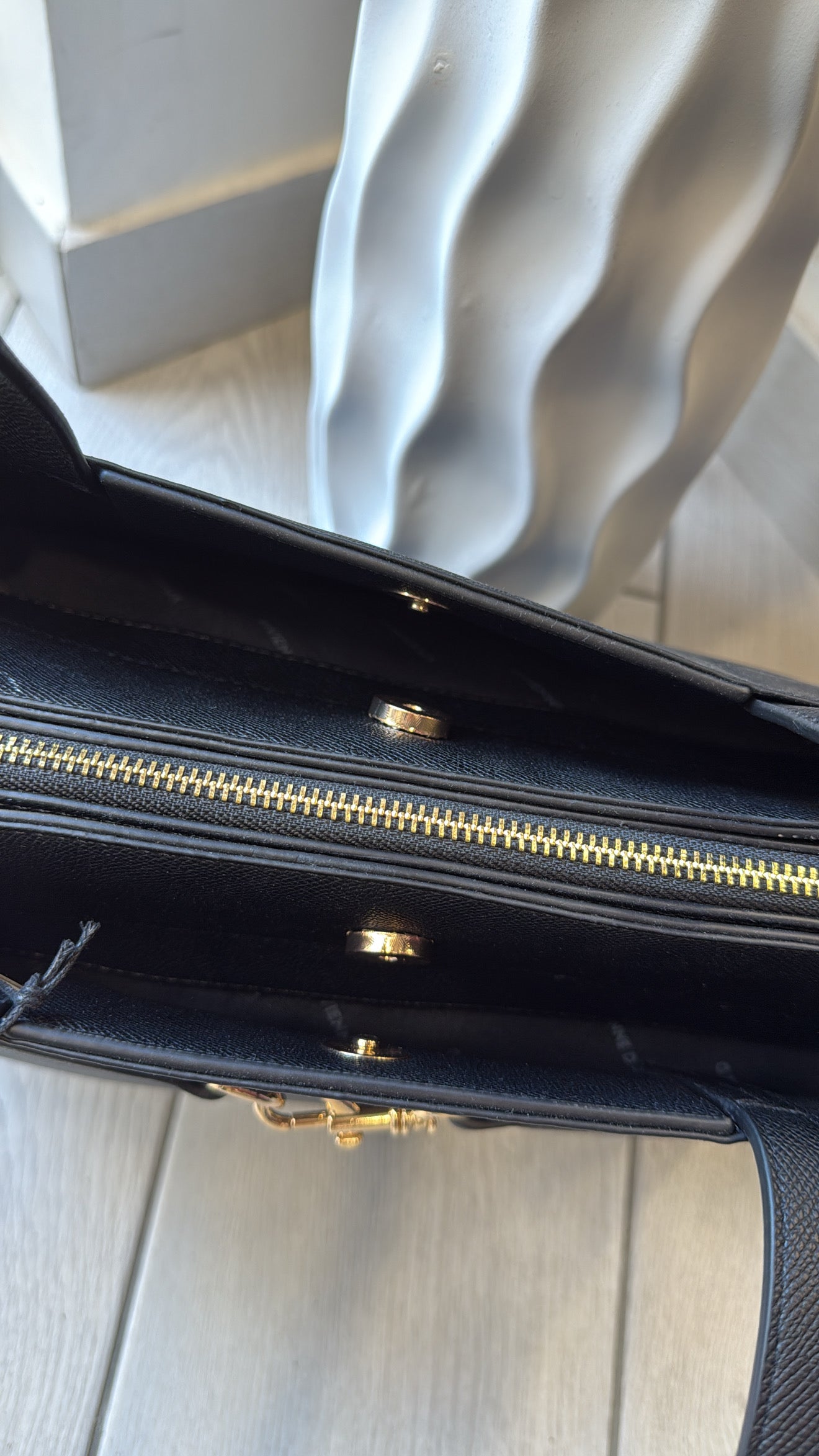 Borsa Vivienne D. Busy G.